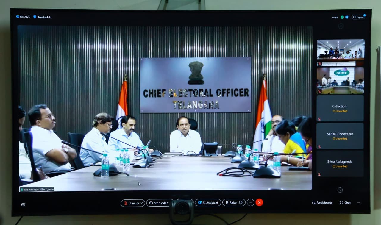  ముసాయిదా ఓటరు జాబితా ప్రచురణ అనంతరం మ్యాపింగ్ కానీ, జాబితాలో పేర్లు తేడా ఉన్న కేసులకు సంబంధించి నోటీసులు జారీ చేసి, తదుపరి చర్యలు చేపట్టాలని జిల్లా కలెక్టర్‌ బి. చంద్రశేఖర్‌ 